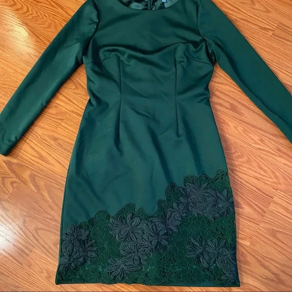 Emerald Lace Long Sleeve Dress Size 8 - Picture 5 of 9